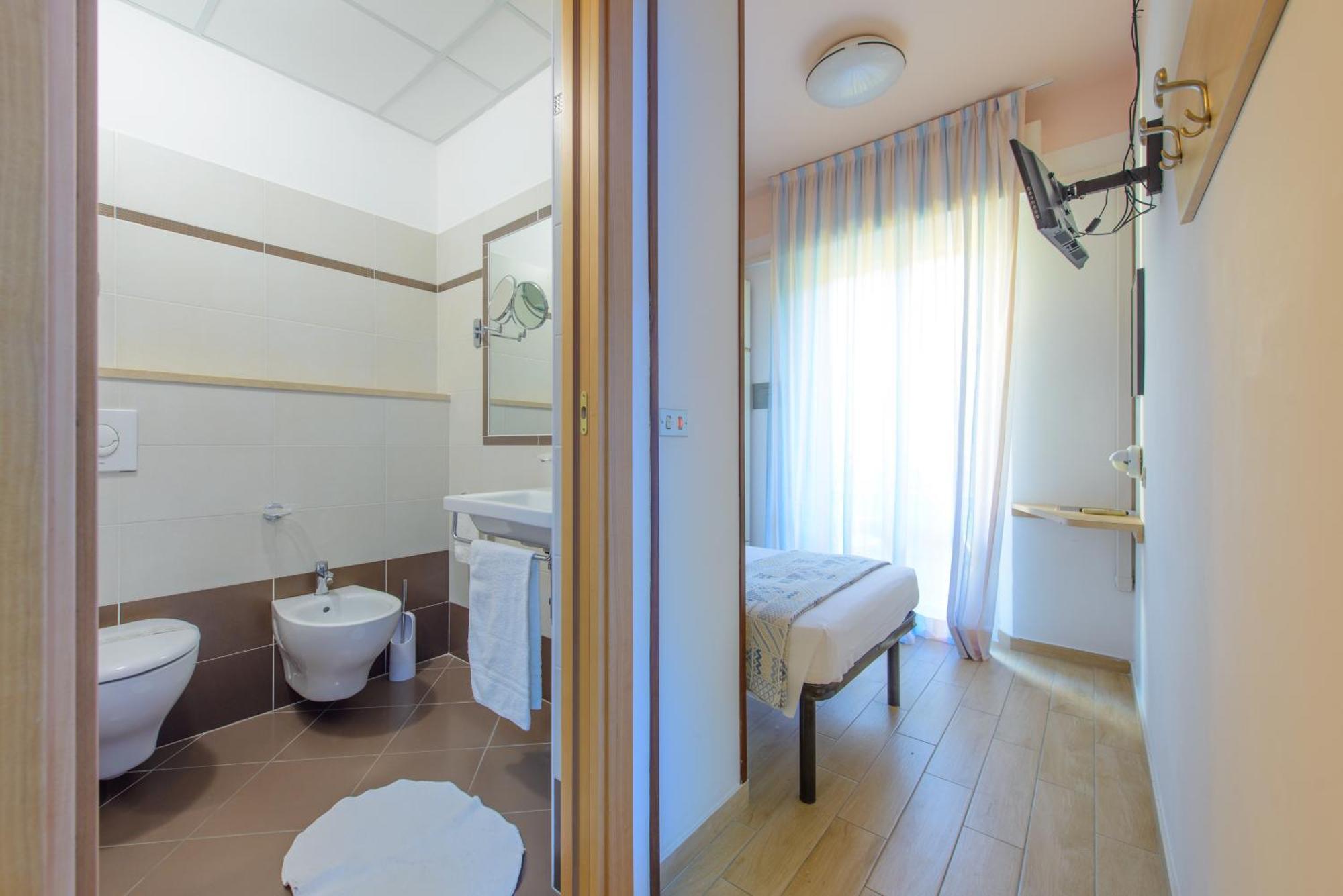 Hotel Colorado Римини Экстерьер фото