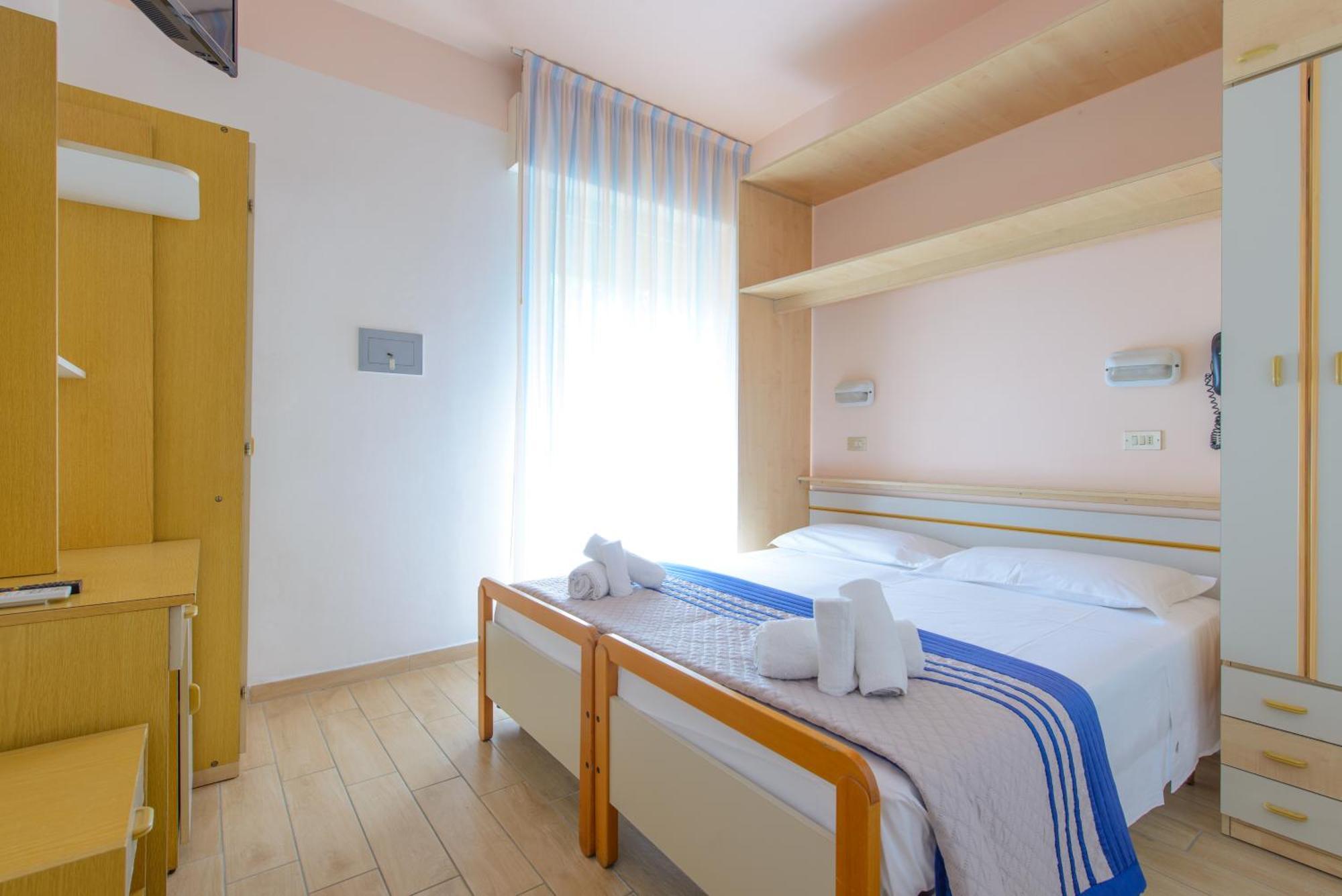 Hotel Colorado Римини Экстерьер фото