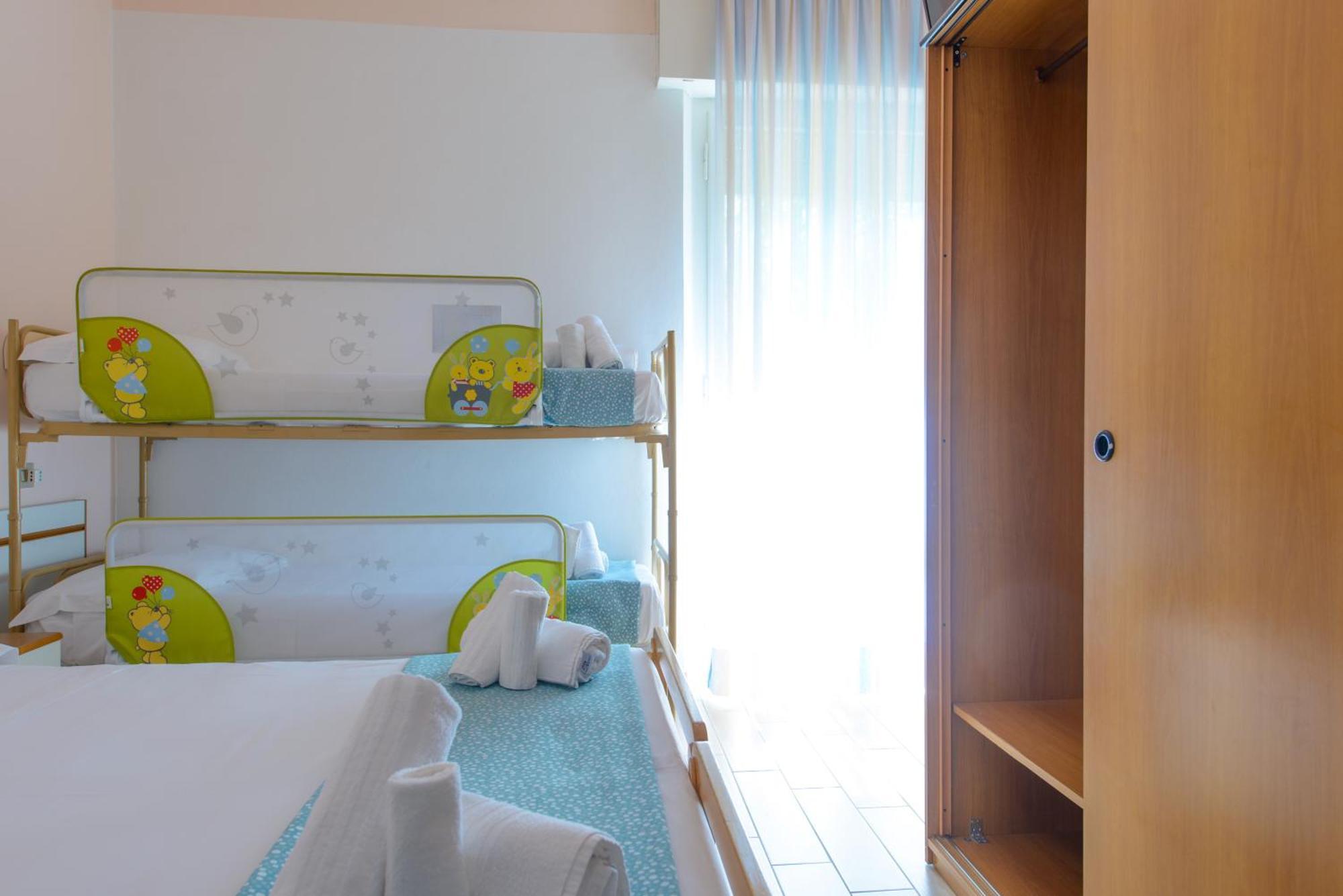 Hotel Colorado Римини Экстерьер фото